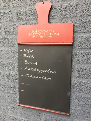 Prachtig bestelmemo bord in snijplankvorm metaal.